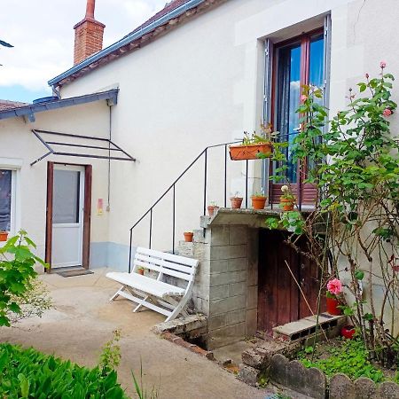 Petite Maison Etape Loire A Velo Ou Compostelle Mosnes Екстериор снимка