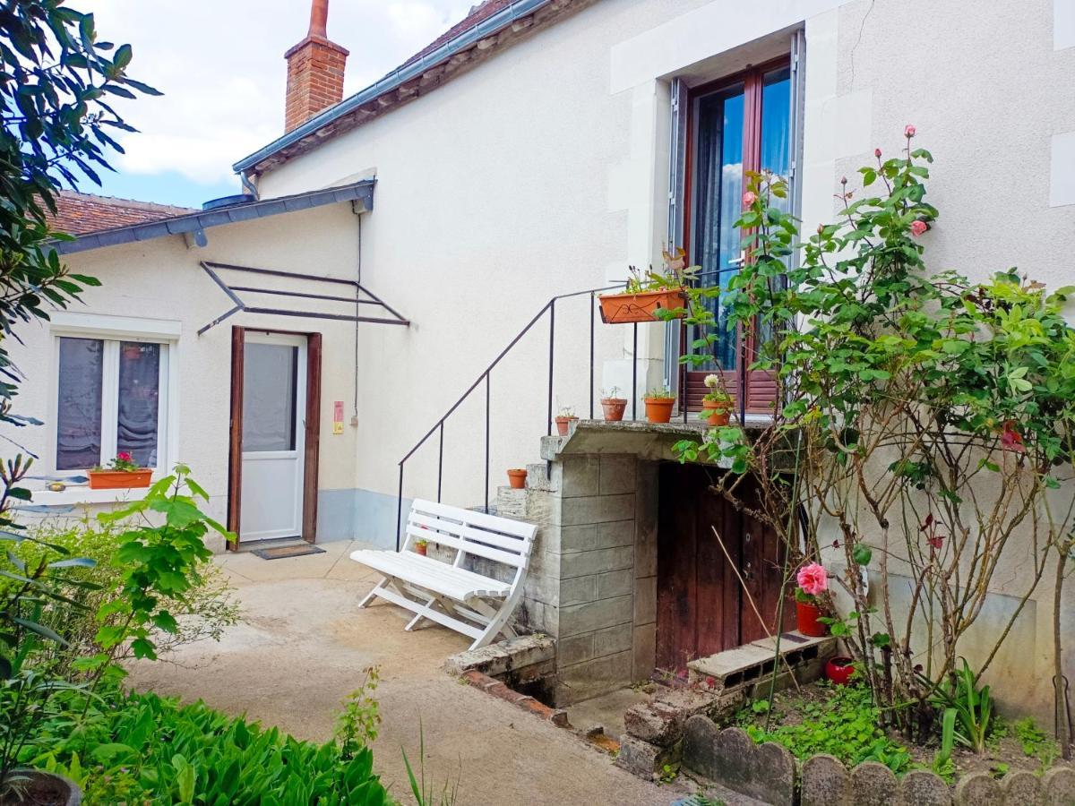 Petite Maison Etape Loire A Velo Ou Compostelle Mosnes Екстериор снимка